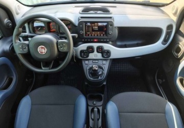 Fiat Panda III Hatchback 5d seria 4 1.0 Hybrid 70KM 2021 Fiat Panda mildHybrid City Cross, Czujniki parkowania, Klimatyzacja, Salon, zdjęcie 3