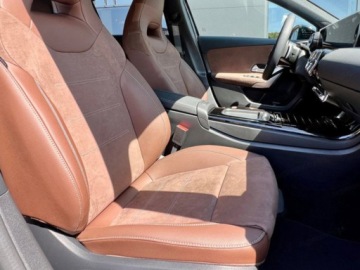 Mercedes Klasa A W177/V177 Hatchback Plug-In Facelifting 1.3 250e 218KM 2025 MERCEDES-BENZ A Klasa 250 e AMG Line 1.3 (218KM) 2025, zdjęcie 10