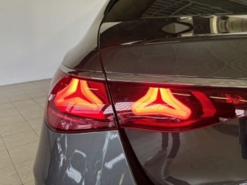 Mercedes Klasa E W214 Sedan 2.0 220d 197KM 2025 E Klasa 220 d 4-Matic AMG 2.0 (197KM) 2025, zdjęcie 4
