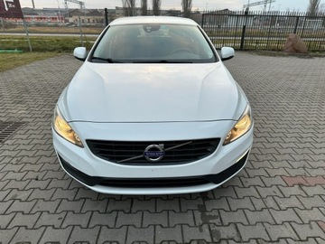 Volvo V60 I Kombi Facelifting 2.0 D2 DRIVE-E 120KM 2016 Volvo V60 2.0d,120KM,LIFT,BOGATA OPCJA,Navi,Alu17, zdjęcie 1