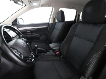 Mitsubishi Outlander III SUV Facelifting 2015 2.0 MIVEC 150KM 2016 Mitsubishi Outlander klima auto kamera kamera, zdjęcie 12