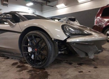  McLaren 570S Coupe 2018, 3.8L, od ubezpieczalni, zdjęcie 3