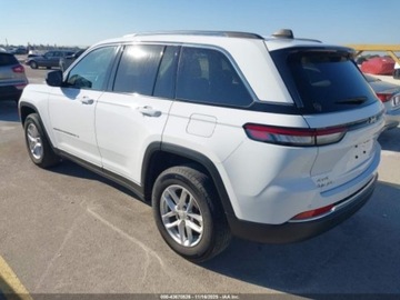 Jeep Grand Cherokee V 2023 Jeep Grand Cherokee 2023 Jeep Grand Cherokee Laredo 4x4 3.6 Benzyna 293KM, zdjęcie 2
