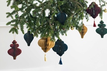 Сосулька Бордовая бумажная безделушка с блестками 10х15 см.