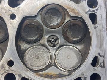HLAVA + HŘÍDELE VW PASSAT B5 2.0 ALT 06B103127P