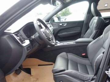 Volvo XC60 II 2026 VOLVO XC60 B5 AWD Ultra Black Edition Suv 2.0 (264KM) 2026, zdjęcie 4