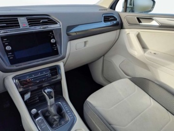Volkswagen Tiguan II SUV Plug-in 1.4 TSI e-HYBRID 245KM 2021 Volkswagen Tiguan 1.4 Hybryda Plug-in 245KM, zdjęcie 13