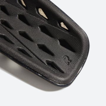 ФУТБОЛЬНЫЕ КОРПУСЫ ADIDAS PROTECTORS ЧЕРНЫЕ M