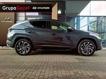 Hyundai Tucson IV SUV HEV Facelifting 1.6 T-GDI HEV 215KM 2025 Hyundai Tucson 215 KM HEV Platinum Tapicerka beżowa MMH Cypress Green Pear, zdjęcie 1