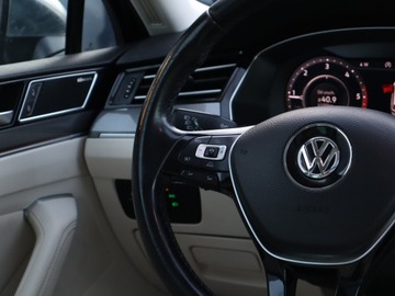 Volkswagen Passat B8 Variant 2.0 TDI SCR 240KM 2017 VW Passat 2.0 BiTDI, Salon Polska, Serwis ASO, zdjęcie 20