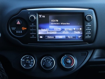 Toyota Yaris III Hatchback 5d Facelifting 2017 1.5 Dual VVT-iE 111KM 2017 Toyota Yaris 1.5 Dual VVT-i, Salon Polska, zdjęcie 11