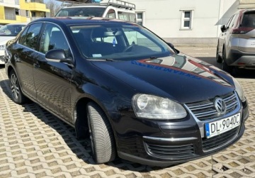 Volkswagen Jetta V 1.6 FSI 115KM 2006 Volkswagen Jetta 1.6 benzyna, 2006 1.6 Benzyna 115KM, zdjęcie 3