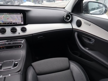 Mercedes Klasa E W213 Limuzyna Facelifting 2.0 E220d 194KM 2022 Mercedes E E 220 d, Salon Polska, 1. Właściciel, zdjęcie 7