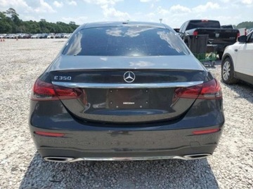 Mercedes Klasa E W213 2022 Mercedes-Benz Klasa E 2022, 2.0L, od ubezpieczalni 2.0 Benzyna 255KM, zdjęcie 1