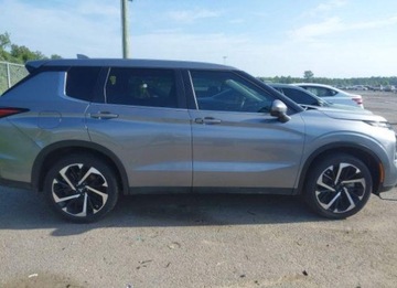 Mitsubishi Outlander III 2022 Mitsubishi Outlander 2022, 2.5L, 4x4, SE S-AWC, od ubezpieczalni 2.5 181KM, zdjęcie 3