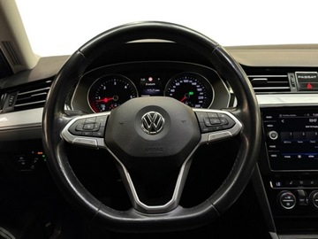Volkswagen Passat B8 Variant 2.0 TDI BlueMotion SCR 190KM 2019 Volkswagen Passat Volkswagen Passat, zdjęcie 23