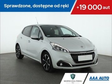 Peugeot 208 I Hatchback 5d Facelifting 1.2 PureTech 110KM 2018 Peugeot 208 1.2 PureTech, Salon Polska