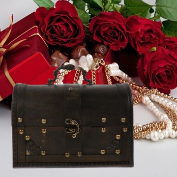 ДЕРЕВЯННЫЙ СУНДУК В ВИНТАЖНОМ ДЕКОРЕ. ЯЩИК ДЛЯ ХРАНЕНИЯ