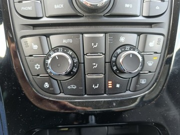 Opel Astra J GTC 1.4 Turbo ECOTEC 140KM 2017 Opel Astra GTC Zadbany bdb stan, zdjęcie 15