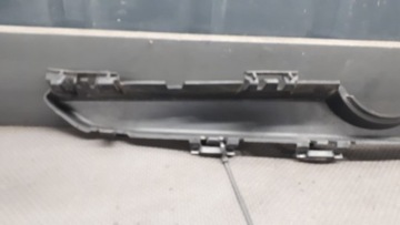 8V3853037 VÝZTUHA MASKA AUDI A3