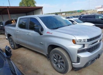 Chevrolet Silverado II 2021 Chevrolet Silverado 2021, 5.3L, 4x4, RST, po gradobiciu 5.3 Benzyna 355KM, zdjęcie 3