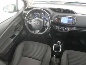 Toyota Yaris III Hatchback 5d Facelifting 2017 1.5 Dual VVT-iE 111KM 2017 Toyota Yaris 1.5 Dual VVT-i, Salon Polska, Navi, zdjęcie 6