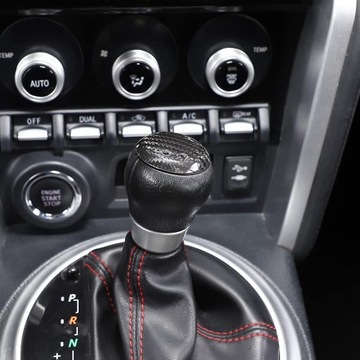 KRYT ZDVIH PÁKY ŘAZENÍ Z VLÁKNA  UHLÍKOVÉHO DO TOYOTA 86 SUBARU BRZ