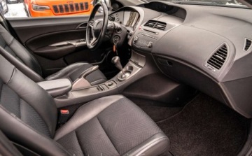 Honda Civic VIII Hatchback 3d 1.8 i-VTEC 140KM 2010 Honda Civic Honda Civic VIII 1.8 140KM 1.8 Benzyna 140KM, zdjęcie 13