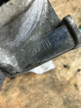 A4 B8 FACELIFT ULOŽENÍ MOTORU 2.0TDI 8R0199381AJ