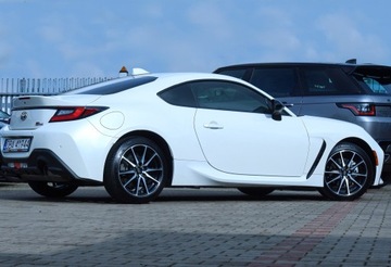 Toyota GR86 2.4 Boxer 234KM 2023 Toyota GR86 8000 km 2,4 aut Biała PERŁA ACC Keyles Full-Led Kamera IDEALNA, zdjęcie 6