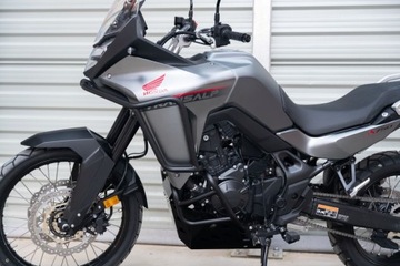 Верхние дуги безопасности Honda Transalp 750 окрашены в черный цвет Yakk EXP