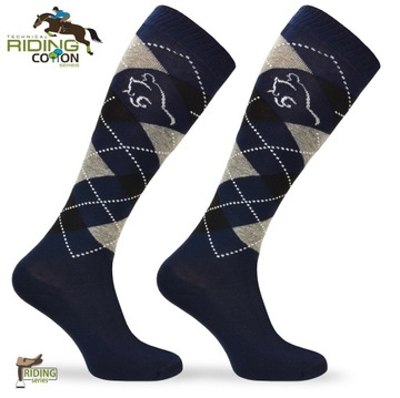 Элегантные носки для верховой езды с классическим ромбовидным узором.