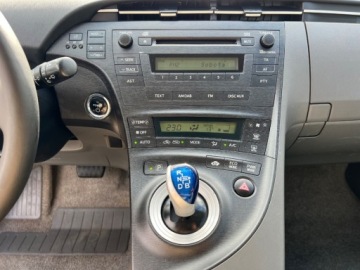 Toyota Prius III Hatchback 1.8 HSD 136KM 2010 Toyota Prius HYBRYDA 136 KONI LEDY AUTOMAT KLIMATRONIC EL.SZYBY SERIWSOWANY, zdjęcie 13