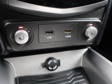  SsangYong Tivoli 1.6 e-XGi, Salon Polska, Navi, zdjęcie 17