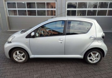Toyota Aygo I Hatchback 5d Facelifting 1.0 VVT-i 68KM 2012 Toyota Aygo Toyota Aygo I Klima ,serwis Benzyna 68KM, zdjęcie 1