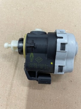 SILNICZEK REGULACJI LAMPY RENAULT OE 260560002R