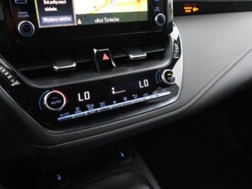 Toyota Corolla XII Hatchback 1.8 Hybrid 122KM 2021 Toyota Corolla 1.8 Hybrid, Automat, Navi, Klima, zdjęcie 17