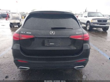Mercedes GLC C254/X254 2023 Mercedes-Benz GLC 300 4matic, 2023r., 4x4, 2.0L 2.0 Hybryda 255KM, zdjęcie 7