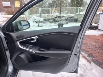 Volvo V40 II Hatchback Facelifting 2.0 D3 150KM 2018 Volvo V40 2.0 d3150 KM, zdjęcie 20