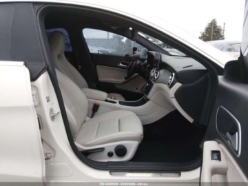 Mercedes CLA C117 2016 Mercedes-Benz CLA 250 2016 2.0 Benzyna 208KM, zdjęcie 9