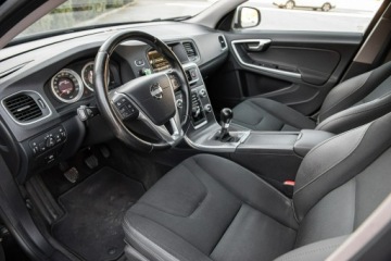 Volvo V60 I Kombi 2.0 D3 163KM 2012 Volvo V60 R-Design 2.0d D4 163KM 5cylinów Manual, zdjęcie 5