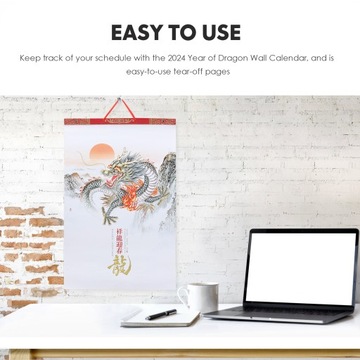 Новогодние настенные календари, висящие на стене