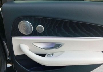 Mercedes Klasa E W213 Limuzyna Facelifting 2.0 E220d 194KM 2021 Mercedes-Benz Klasa E Salon PL AMG Airmatic Burmester LED Kam360 Distronic, zdjęcie 27