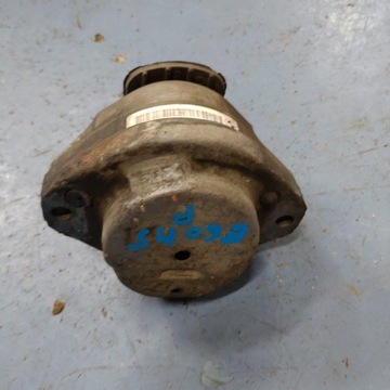 BMW E60 E61 M5 545 ULOŽENÍ MOTORU PRAVÁ 6762608