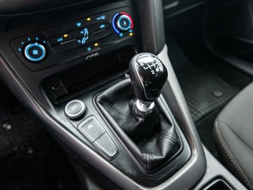 Ford Focus III Kombi Facelifting 1.5 TDCi 95KM 2015 FORD Focus 1.5 TDCi Combi 95KM 2015, zdjęcie 19