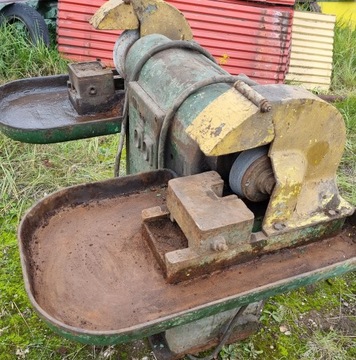 Стационарный двухдисковый шлифовальный станок для мастерской. большой