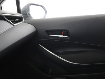 Toyota Corolla XII Hatchback 1.2 Turbo D-4T 116KM 2019 Toyota Corolla Historia serwisowa ASO navi Kamera, zdjęcie 29