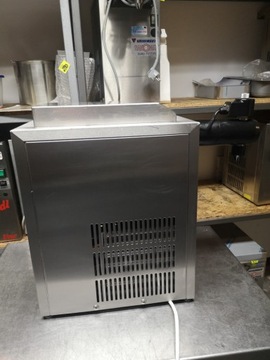 АВТОМАТИЧЕСКАЯ МАШИНА ДЛЯ ВЗБИВАНИЯ СЛИВКОВ sanomat EURO CREAM