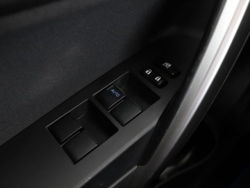 Toyota Auris II Hatchback 5d 1.8 HSD 136KM 2014 Toyota Auris HEV klima auto kamera i czujniki, zdjęcie 31