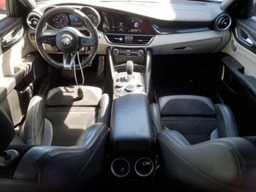 Alfa Romeo Giulia II 2017 Alfa Romeo Giulia 2017, 2.9L, QUADRIFOGLIO, porysowany lakier 2.9 Benzyna, zdjęcie 7